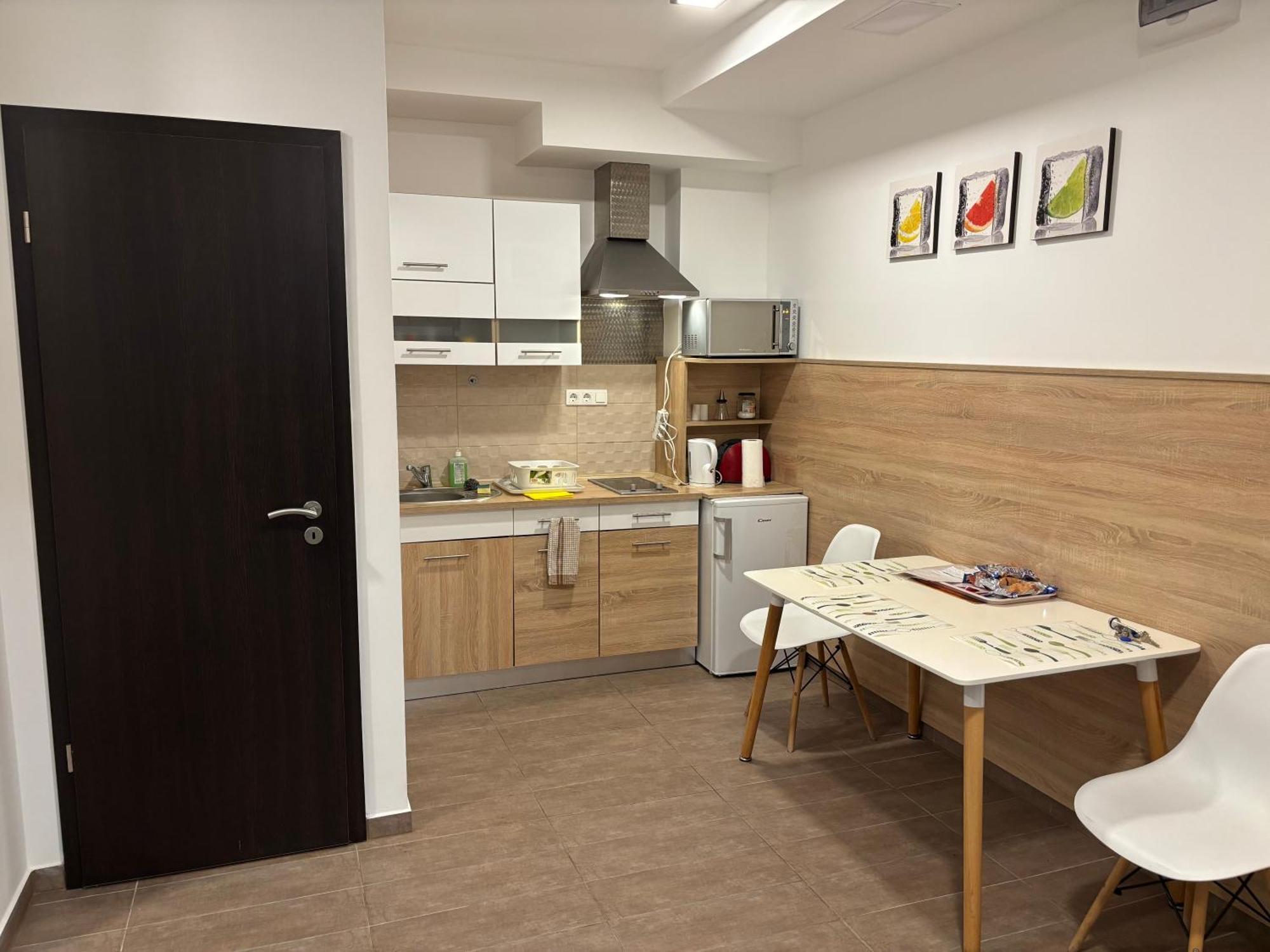 Pizza Tabor Apartman Мішкольц Екстер'єр фото