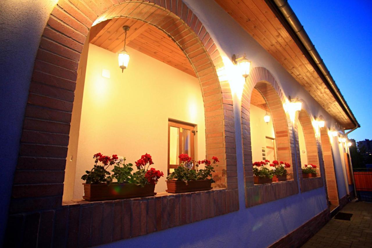 Pizza Tabor Apartman Мішкольц Екстер'єр фото