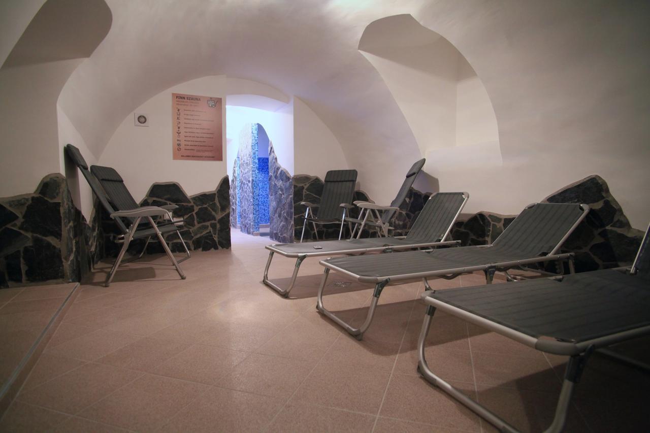 Pizza Tabor Apartman Мішкольц Екстер'єр фото