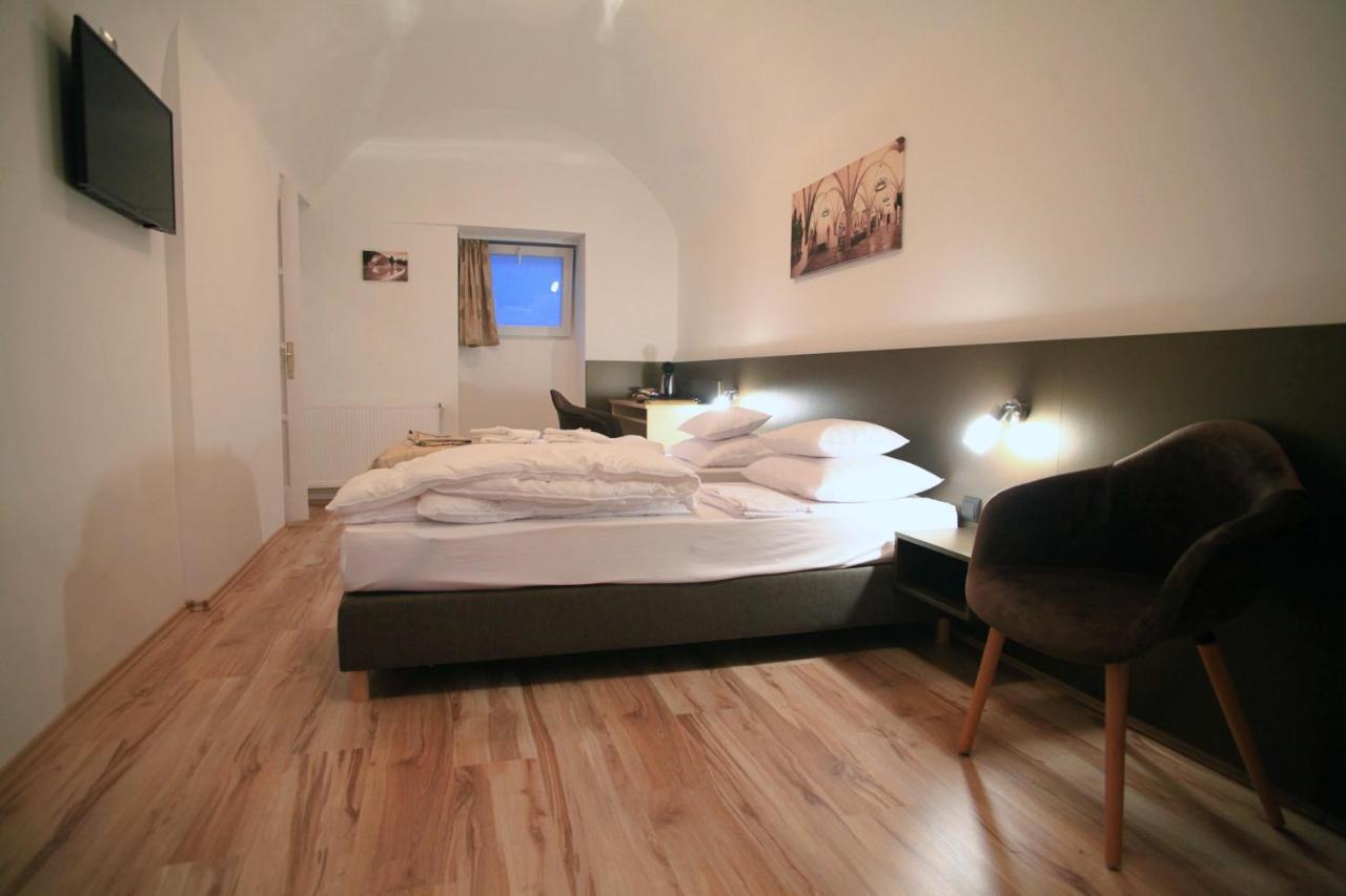 Pizza Tabor Apartman Мішкольц Екстер'єр фото
