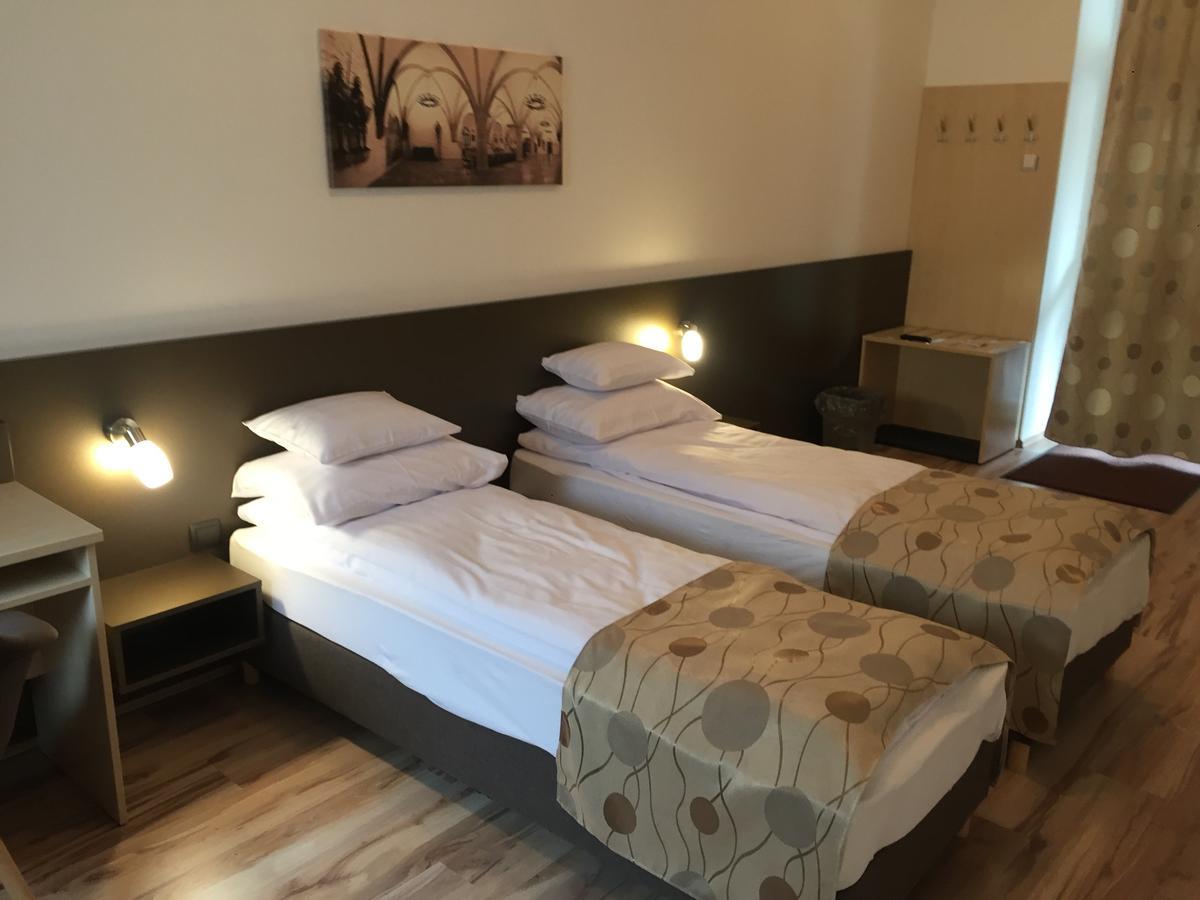 Pizza Tabor Apartman Мішкольц Екстер'єр фото